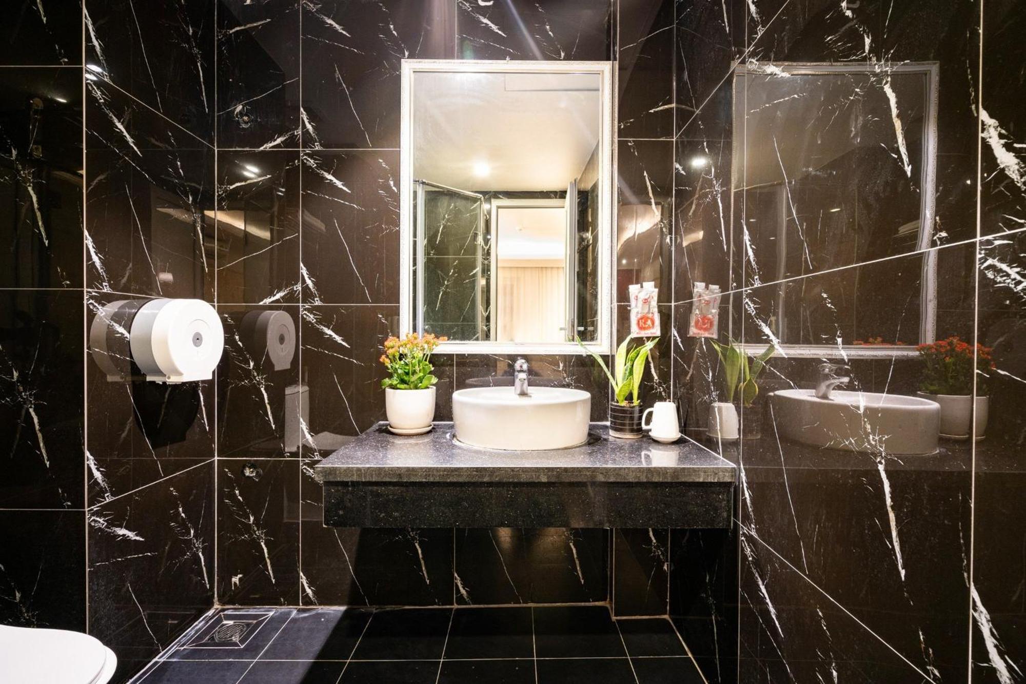 Kieu Anh Hotel - 81 Trung Kinh - By Bay Luxury Ханой Экстерьер фото