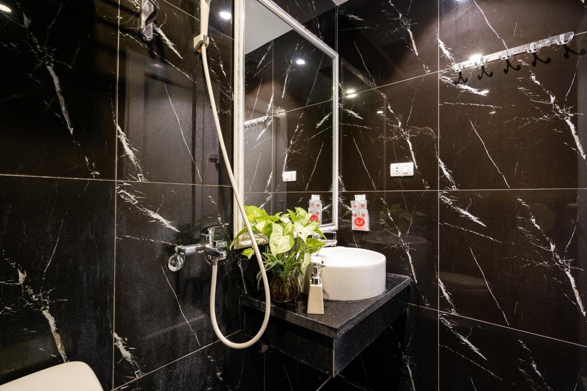 Kieu Anh Hotel - 81 Trung Kinh - By Bay Luxury Ханой Экстерьер фото