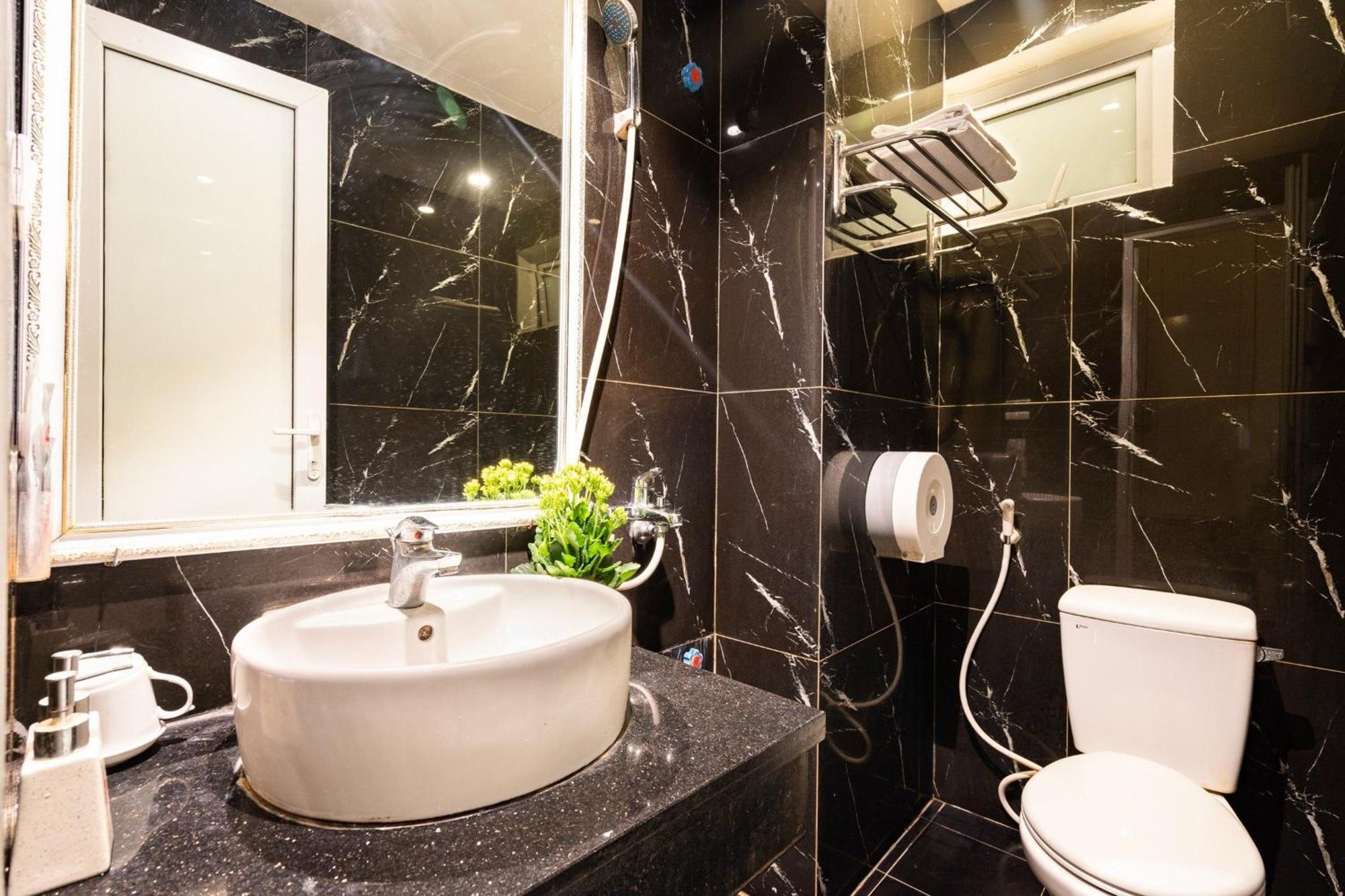 Kieu Anh Hotel - 81 Trung Kinh - By Bay Luxury Ханой Экстерьер фото